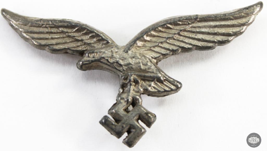 Original Luftwaffe Eagle Cap Pin WWII Germany: Original Luftwaffe Eagle Cap Pin WWII Germany THIS ITEM IS AS PICTURED WITH NO FURTHER ATTACHMENTS. ALL SALES ARE FINAL. PLEASE REFER TO THE AUCTION DESCRIPTION, LOT #1 DESCRIPTION AND