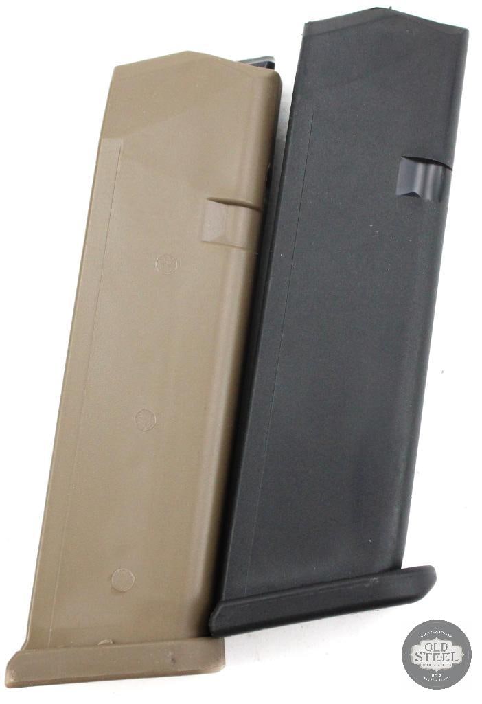Lot of 2 Glock 17/19 9mm Magazines - Glock (black) and RWB (tan): Lot of 2 Glock 17/19 9mm Magazines - Glock (black) and RWB (tan) THIS ITEM IS AS PICTURED WITH NO FURTHER ATTACHMENTS. ALL SALES ARE FINAL. PLEASE REFER TO THE AUCTION DESCRIPTION, LOT