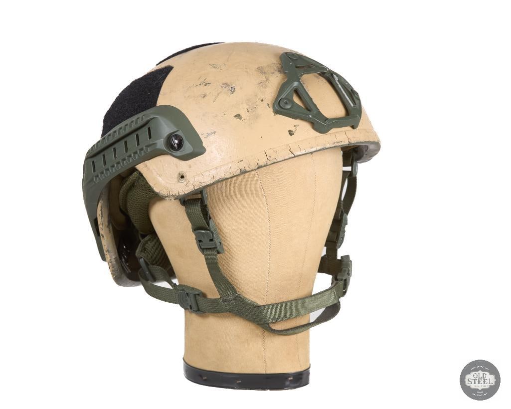 US Combat Vehicle Crewman Helmet: US Combat Vehicle Crewman Helmet THIS ITEM IS AS PICTURED WITH NO FURTHER ATTACHMENTS. ALL SALES ARE FINAL. PLEASE REFER TO THE AUCTION DESCRIPTION, L