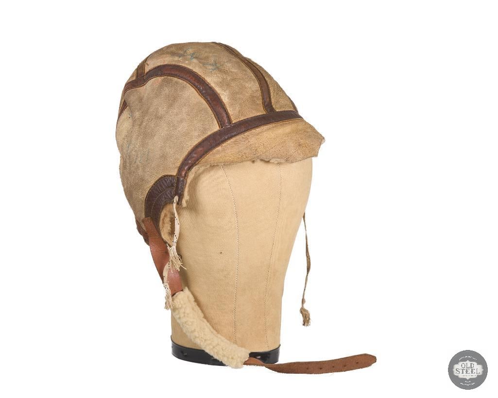 US WWII B-5 Flight Helmet: US WWII B-5 Flight Helmet THIS ITEM IS AS PICTURED WITH NO FURTHER ATTACHMENTS. ALL SALES ARE FINAL. PLEASE REFER TO THE AUCTION DESCRIPTION, LOT #1 DESCRIPTION AND TERMS OF SALE BEFORE