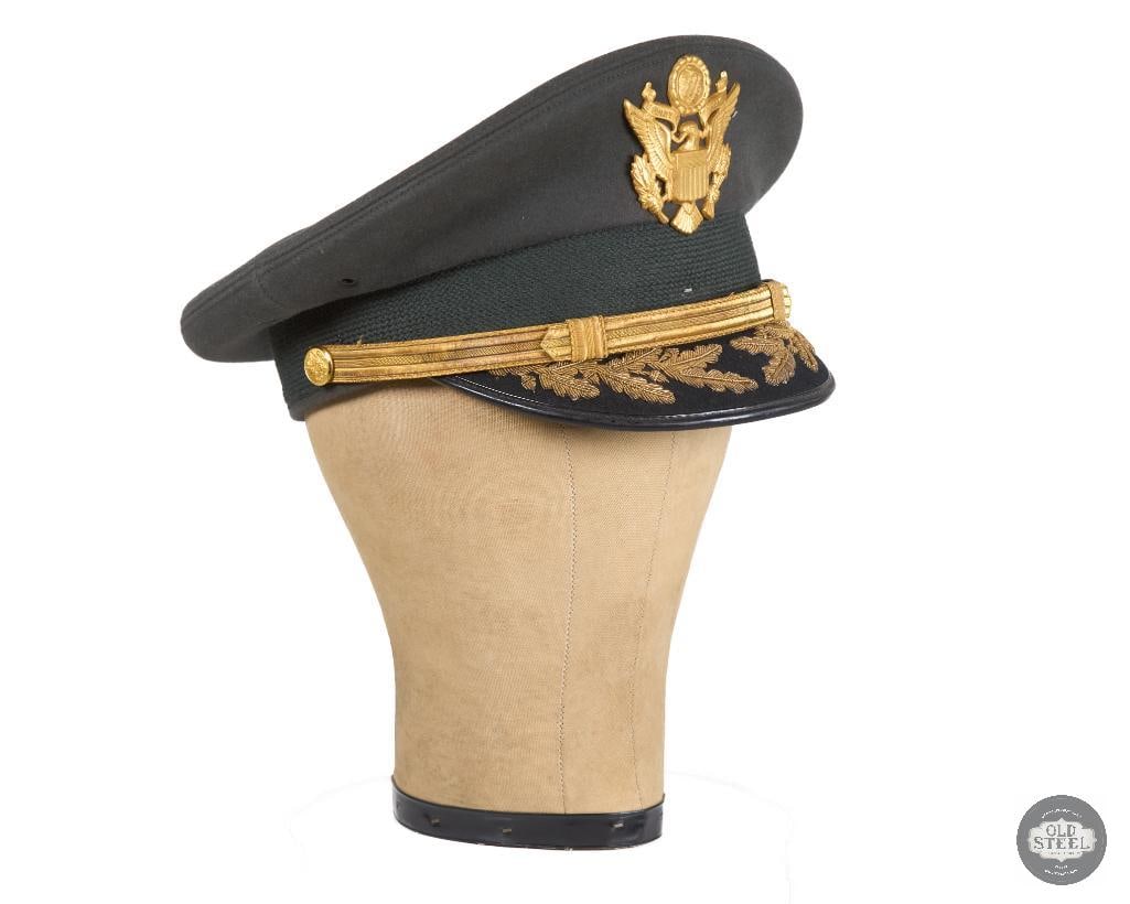 Vintage US Army Officer's Visor Cap: Vintage US Army Officer's Visor Cap THIS ITEM IS AS PICTURED WITH NO FURTHER ATTACHMENTS. ALL SALES ARE FINAL. PLEASE REFER TO THE AUCTION DESCRIPTION, LOT #1 DESCRIPTION AND TERMS OF