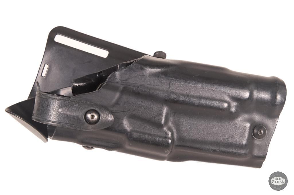 Safariland Level 3 P320 Holster w/ M3 Light, UBL Mid-Ride (Left Hand): This Safariland Level 3 retention holster is designed for the Sig Sauer P320 equipped with an M3-style weapon light, providing secure duty-grade retention with a proven multi-stage locking system. Bui