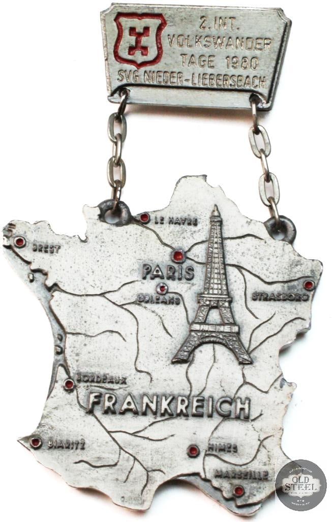 German Hiking Medal 1980: German Hiking Medal 1980 THIS ITEM IS AS PICTURED WITH NO FURTHER ATTACHMENTS. ALL SALES ARE FINAL. PLEASE REFER TO THE AUCTION DESCRIPTION, LOT #1 DESCRIPTION AND TERMS OF SALE BEFORE