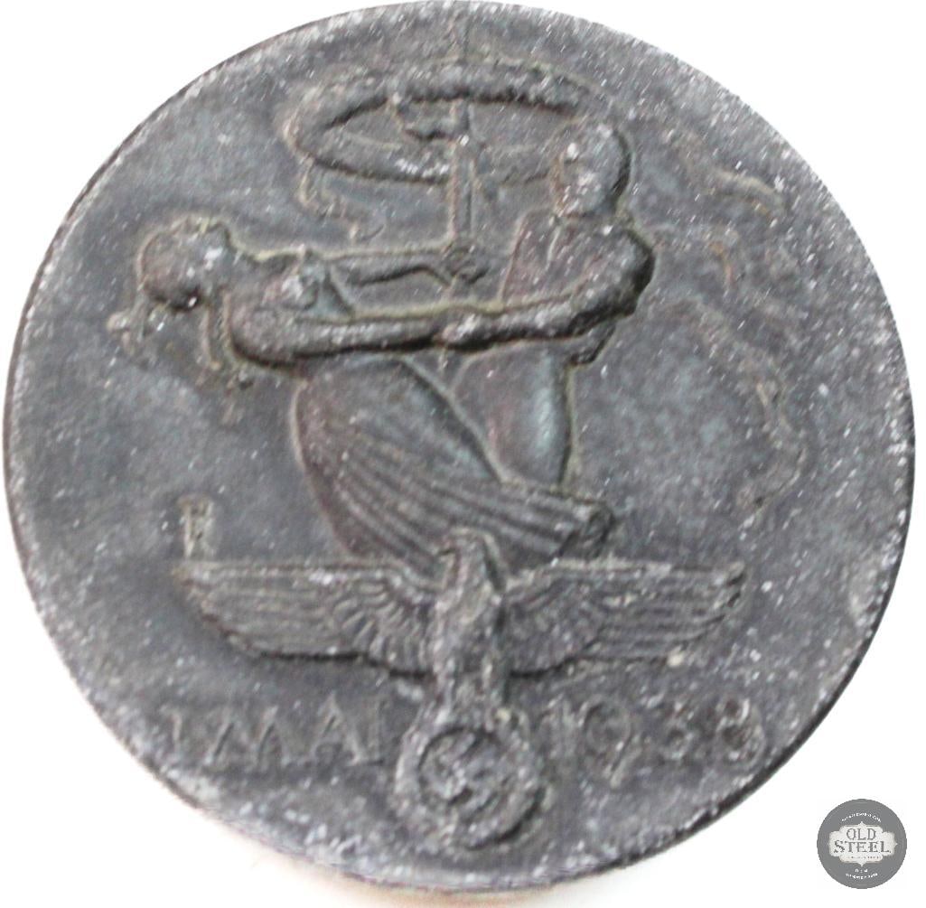 Original 1938 May Day Tinnie Germany WWII: Original 1938 May Day Tinnie Germany WWII THIS ITEM IS AS PICTURED WITH NO FURTHER ATTACHMENTS. ALL SALES ARE FINAL. PLEASE REFER TO THE AUCTION DESCRIPTION, LOT #1 DESCRIPTION AND TERMS
