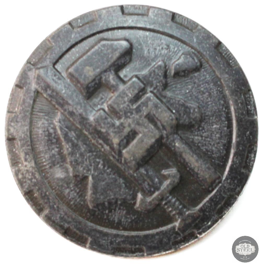 Original Tag Des Deutschen Handwerks 1938 Tinnie - WWII Germany: Original Tag Des Deutschen Handwerks 1938 Tinnie - WWII Germany THIS ITEM IS AS PICTURED WITH NO FURTHER ATTACHMENTS. ALL SALES ARE FINAL. PLEASE REFER TO THE AUCTION DESCRIPTION, LOT