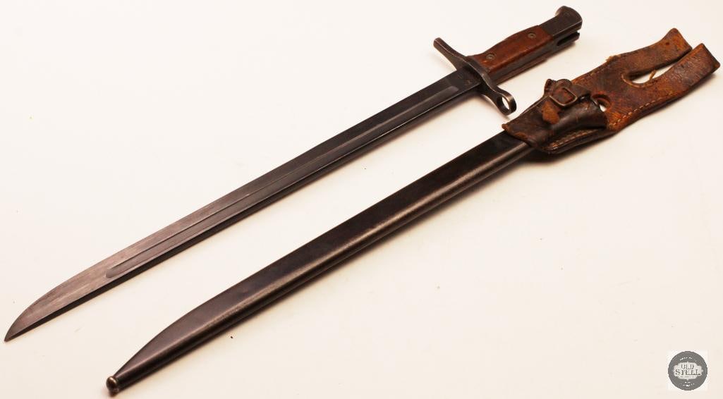 Original WWII Japanese Type 99 Bayonet Hikari Seiki Seisakusho w/ Scabbard & Frog: Original WWII Japanese Type 99 bayonet manufactured by Hikari Seiki Seisakusho K.K., complete with scabbard and frog. The bayonet shows age-related wear, handling marks, and patina consistent with