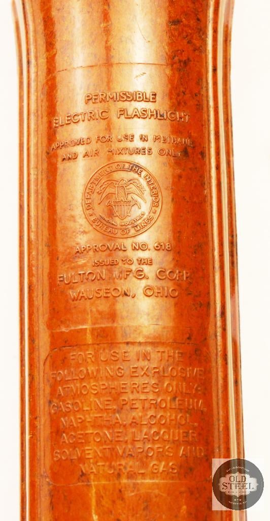 Fulton Mfg. Corp Bakelite flashlight - 2