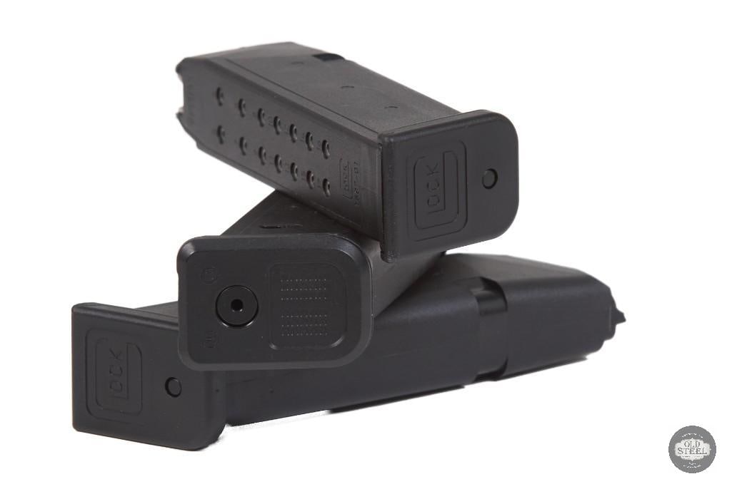 Lot of 3 Glockpattern 9mm full sized 17 rd magazines.: Lot of 3 Glock pattern 9mm full sized 17 rd magazines. Includes 2 Glock and 1 magpul brand magazine. THIS ITEM IS AS PICTURED WITH NO