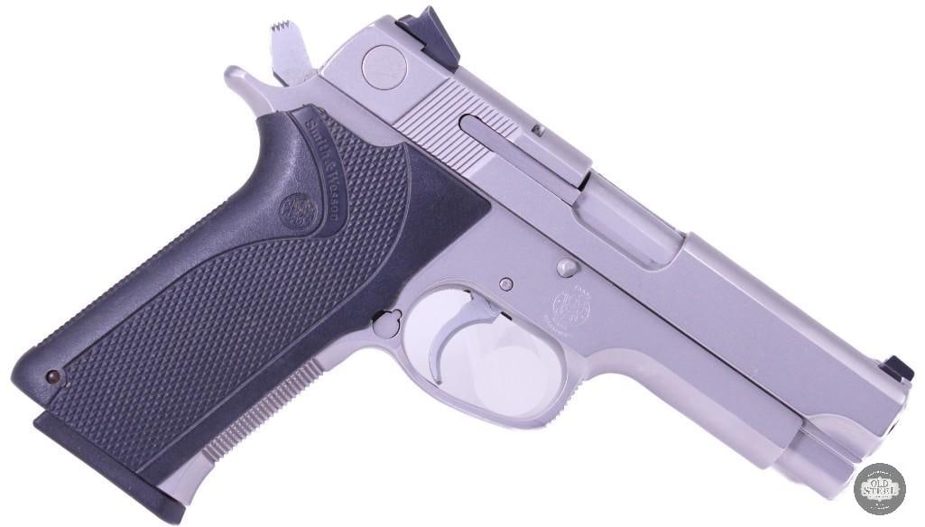 Smith & Wesson Model 1076 10mm Semi-Auto Pistol w/ Magazine & Excellent Function: Offered in this lot is a highly desirable Smith & Wesson Model 1076 chambered in 10mm Auto, an iconic American service pistol developed during the era of the FBIs search for a powerful duty handgun ca