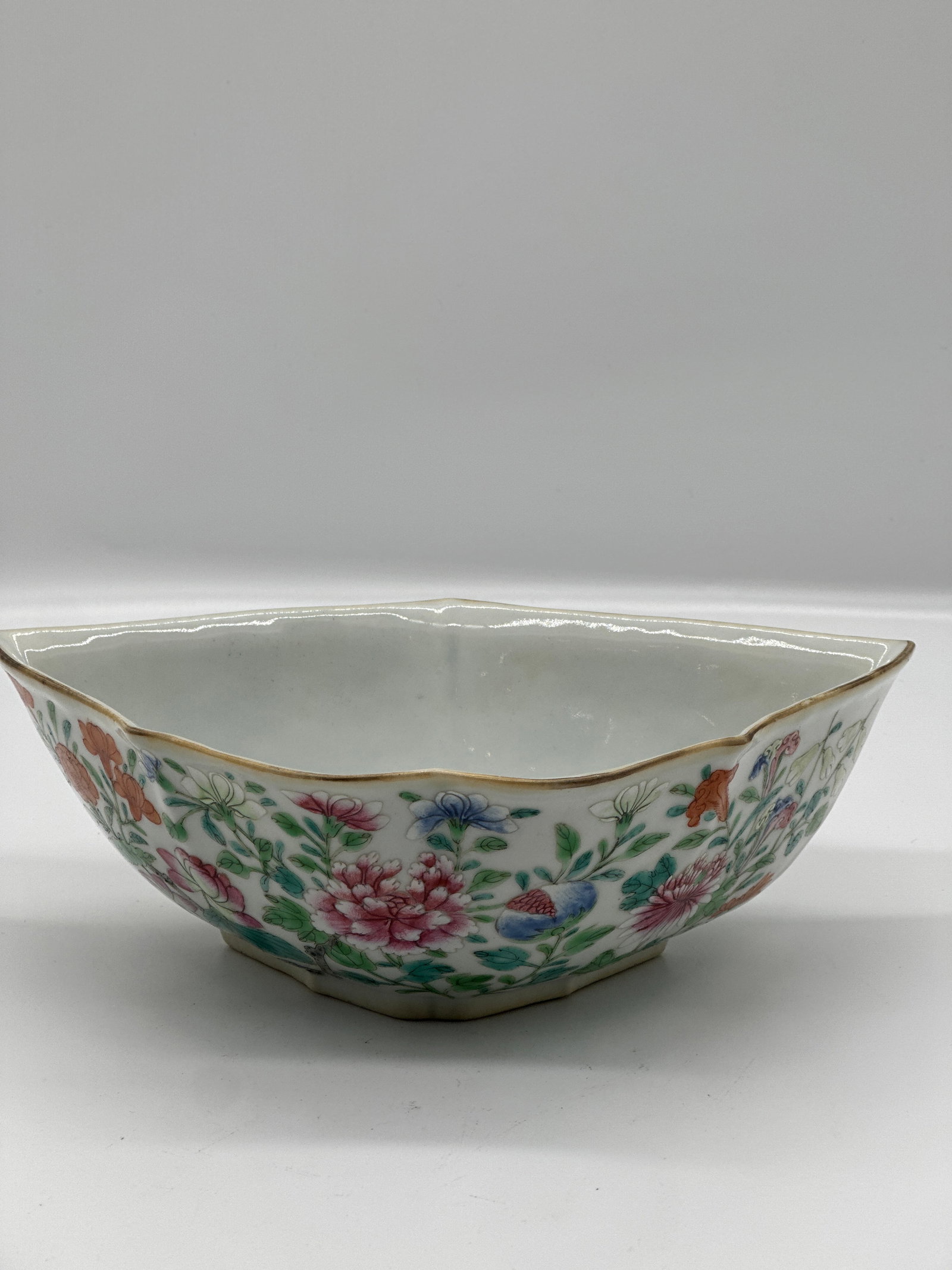 19th Century Famille rose flowers bowl: W21 H7cm Condition: Good, Normal wear of use.For further details, including additional photos or videos for this lot, please reach out to oceanofantique@gmail.com. Any condition statement provided is 
