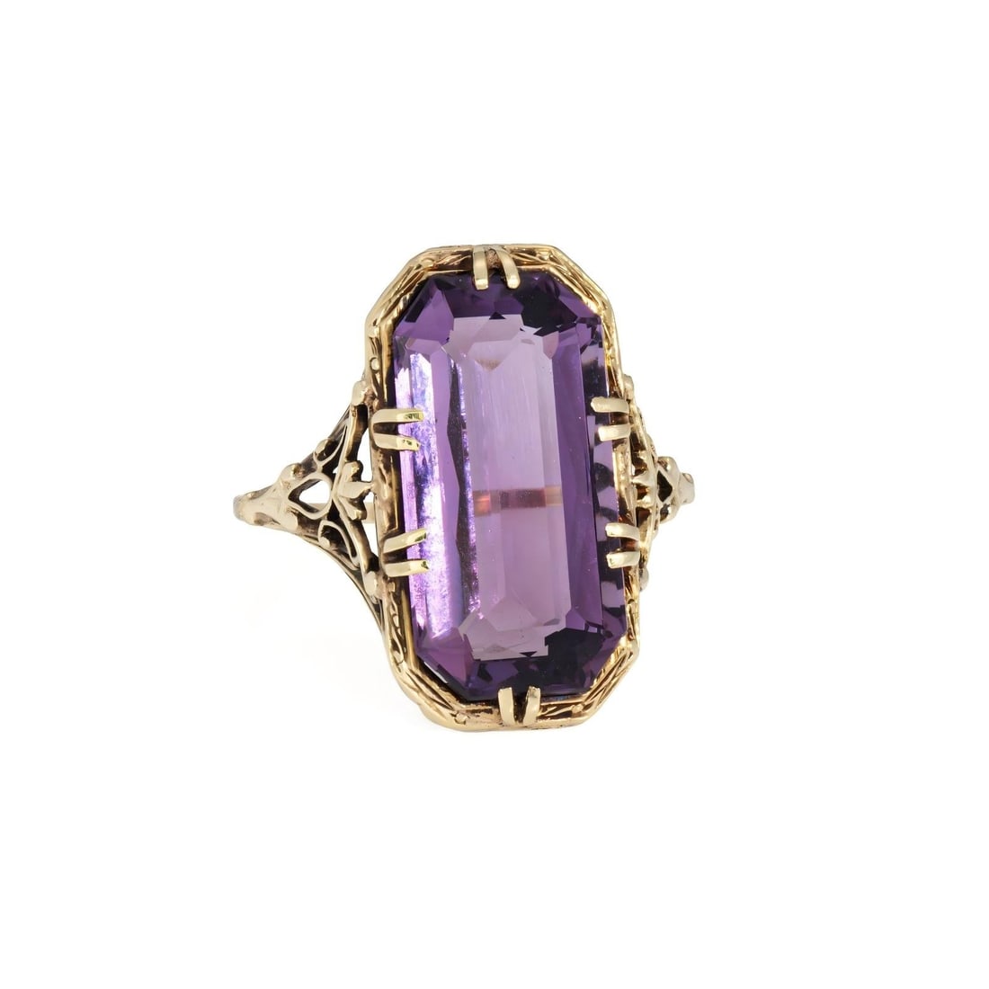 VINTAGE ART DECO AMETHYST RING FILIGREE COCKTAIL 14K GOLD FILIGREE JEWELRY 6.75: VINTAGE ART DECO AMETHYST RING FILIGREE COCKTAIL 14K GOLD FILIGREE JEWELRY 6.75 Description: Vintage Art Deco era amethyst cocktail ring (circa 1920s) crafted in 14 karat white gold.Faceted elongated 