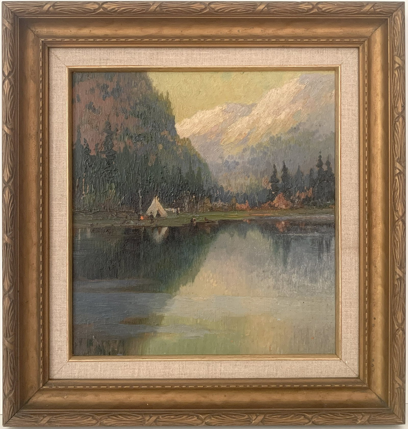 ÉCOLE CANADIENNE Xxe: Campement près du lac Huile sur panneau non signée, inscription Y Charrette au dos. 11 po x 10 1/2 po Lot Updates SUCCESSION