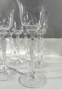 FABERGÉ - VERRE À VIN PAVLOVA: Ensemble de 10 élégants verres à vin vintage. Bol en forme de cloche en délicat cristal transparent. Longue tige en verre givré moulé pressé, représentant la