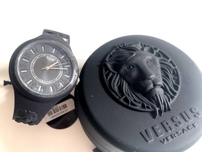 Montre VERSUS par VERSACE: Montre en caoutchouc. Item neuf dans son écrin d’origine.