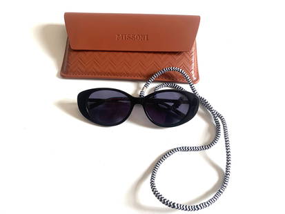 Paire de lunette MISSONI: Verres solaires faits en Italie. Item neuf avec étiquette d’origine. Valeur au détail de 380$