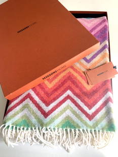 Plaid MISSONI Home: Plaid 100% laine, Italie. Item neuf avec sa boîte d'origine. Valeur au détail de 1810$
