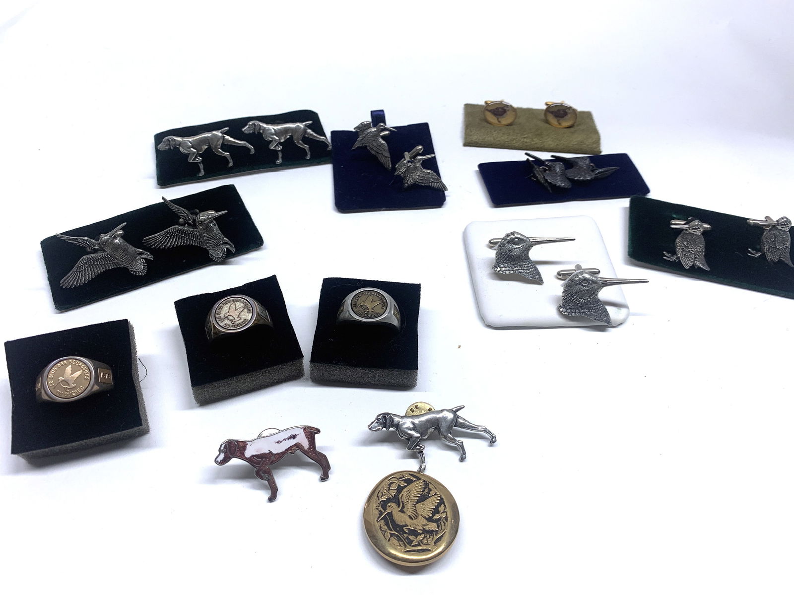 Collection de boutons de manchette, bagues et insignes (1 of 6)