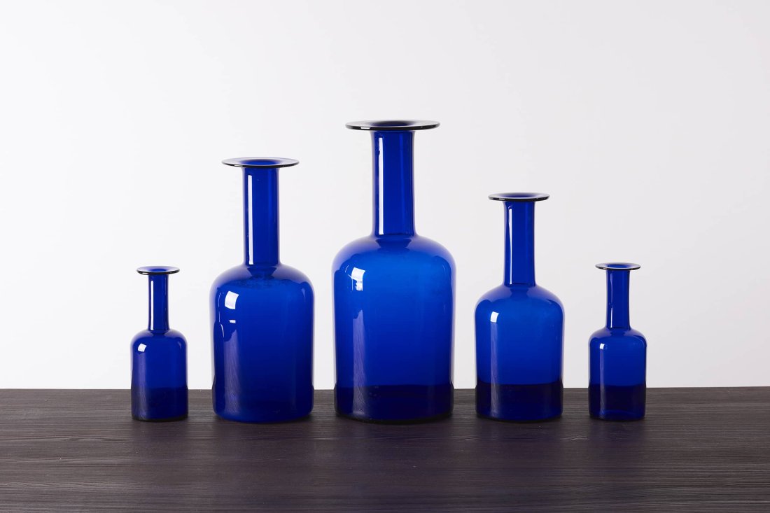 Set of Five Holmegaard Gulv Vases by Otto Brauer in Blue: Set of five Holmegaard Gulv vases by Otto Brauer in blue Here are measurements of the vases: Two 25.5cm/ 10" 37.5cm/ 14.7" 43.5cm/17.1" 495cm/19.5".