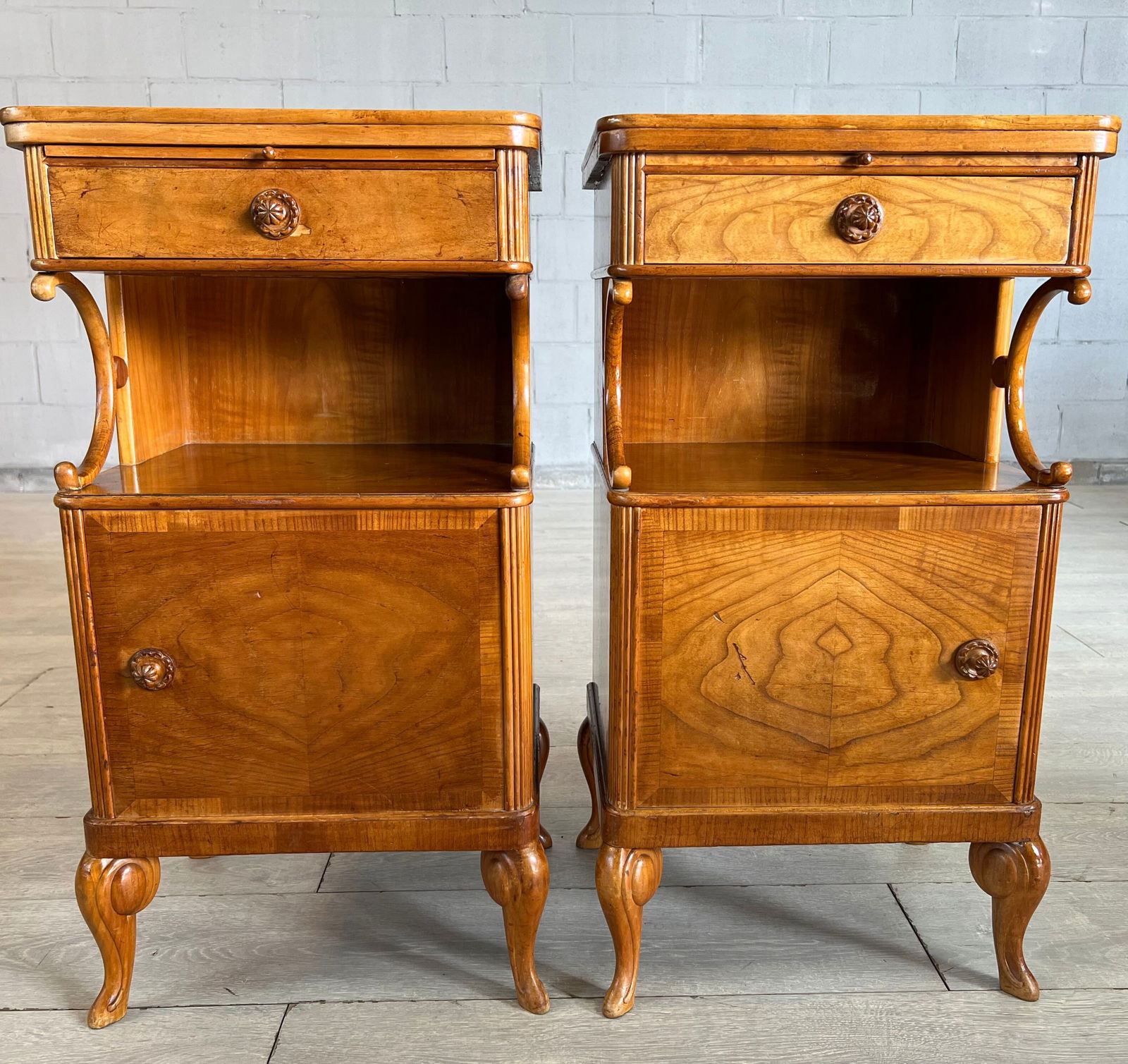 VINTAGE QUEEN ANNE BEDSIDE CABINETS, A PAIR (1 of 8)