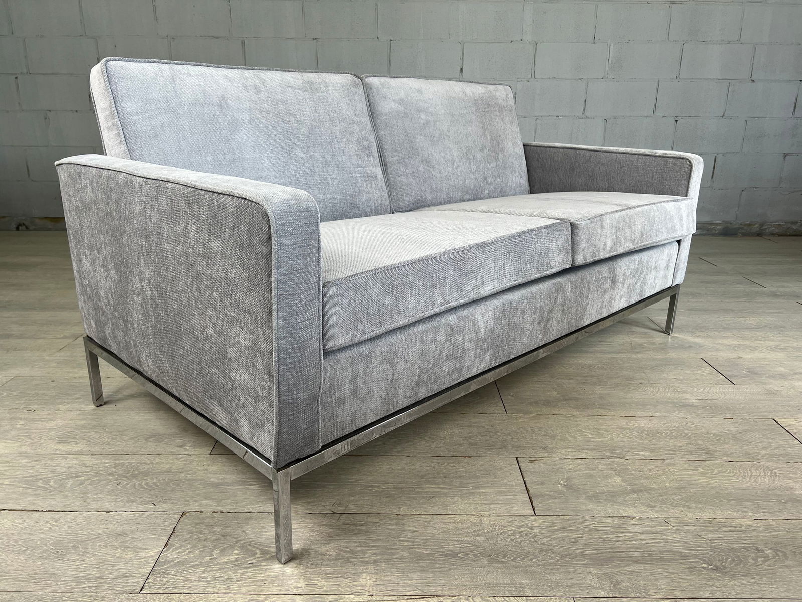 FLORENCE KNOLL SOFA FOR KNOLL INTERNATIONAL (1 of 11)