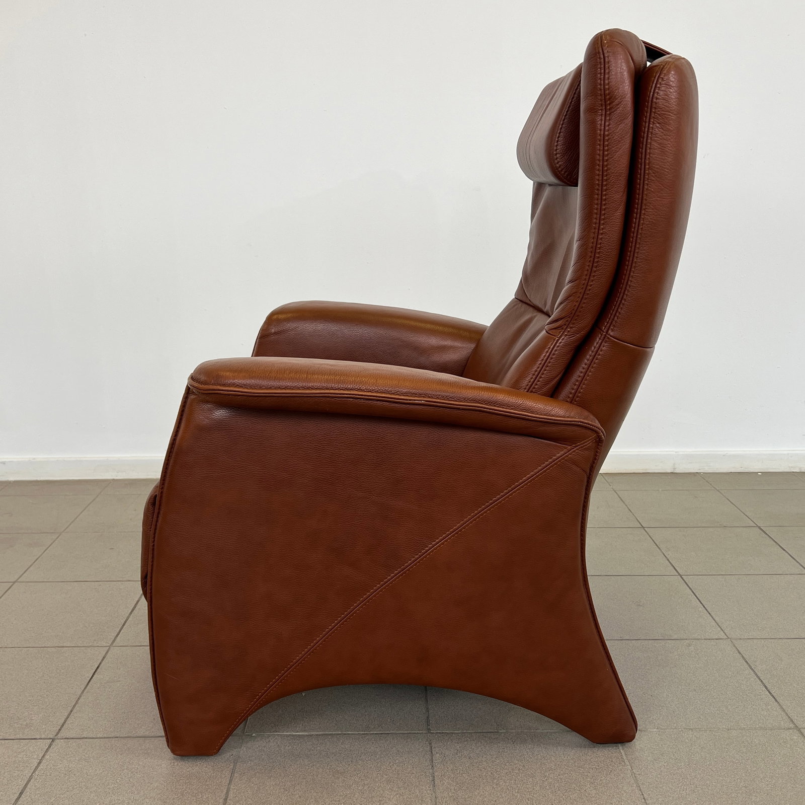 VINTAGE DUTCH LEATHER RECLINING ARMCHAIR (1 of 10)