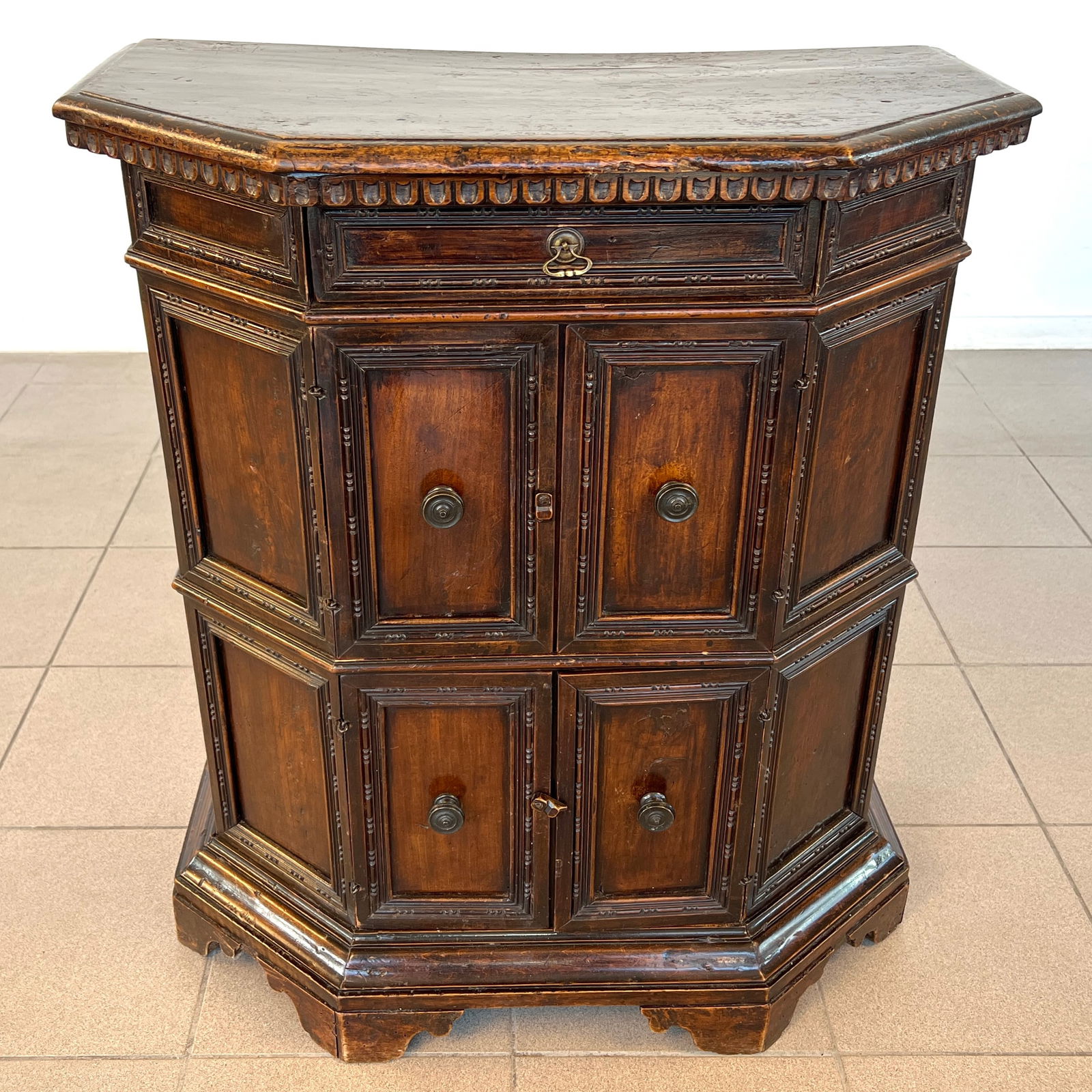 ANTIQUE ITALIAN RENAISSANCE STYLE SMALL SIDEBOARD (1 of 14)