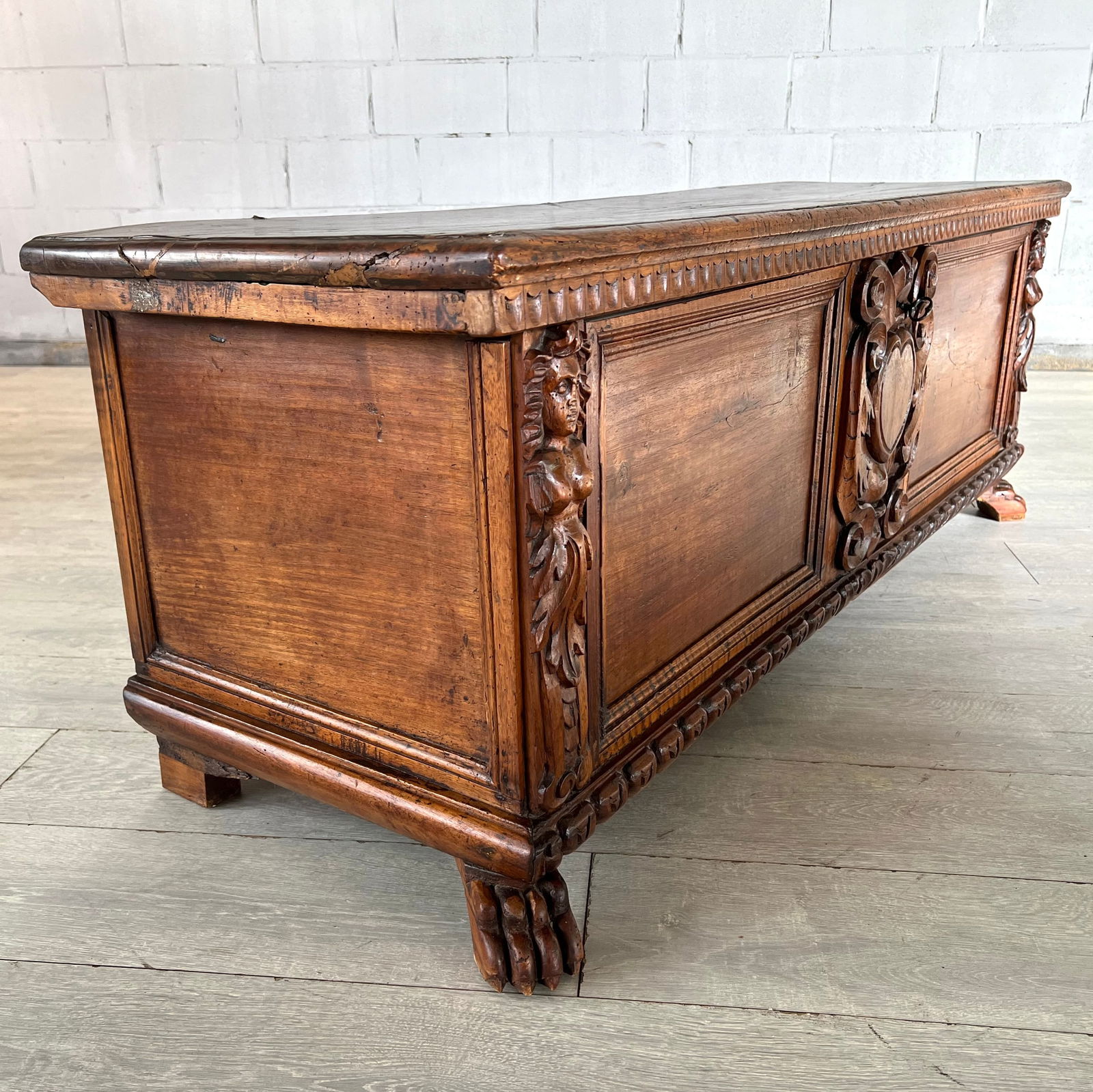 ANTIQUE ITALIAN CARVED COFFER (1 of 20)