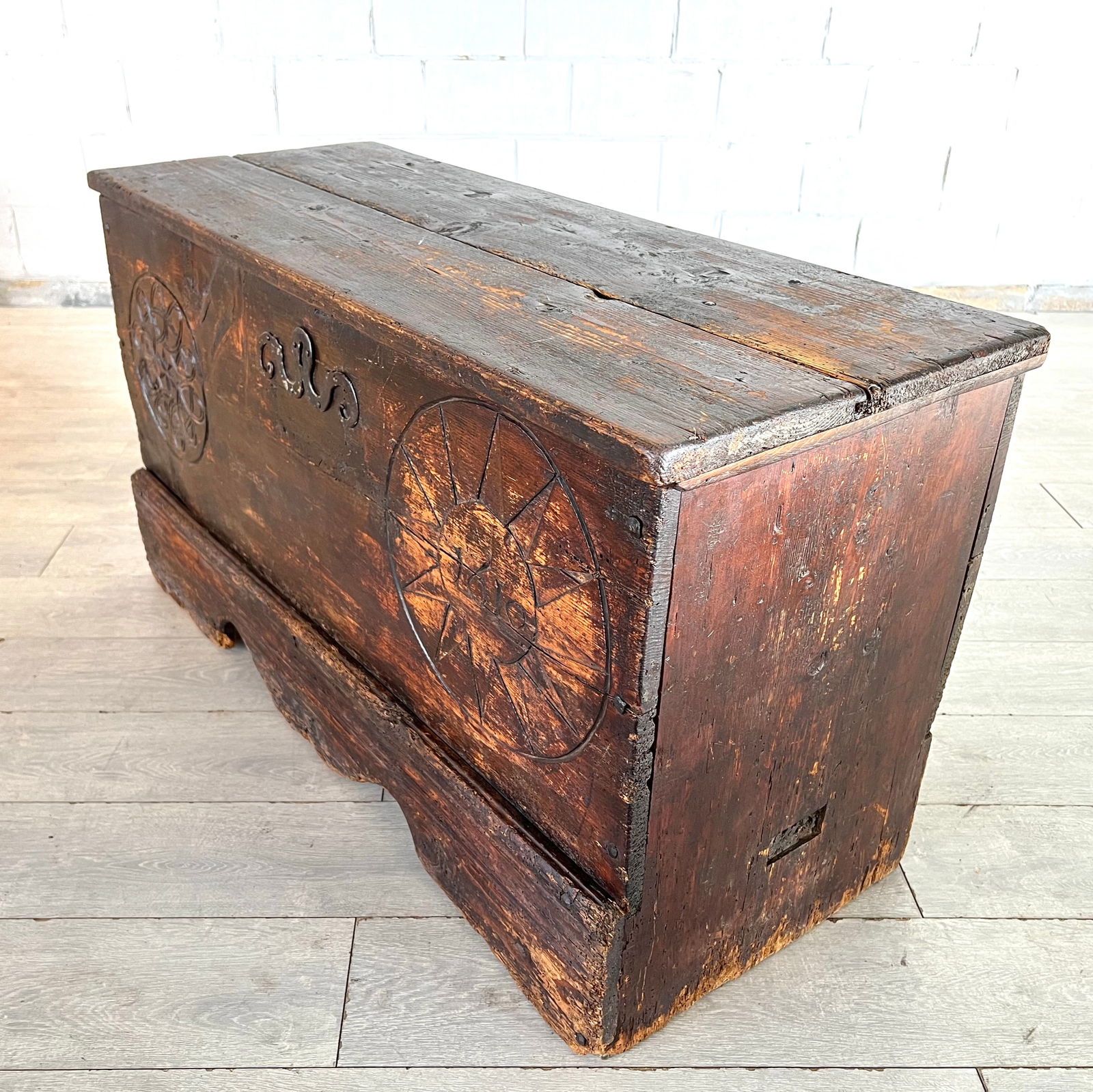 RARE SWISS PINE COFFER CHEST CIRCA 1610 (1 of 16)