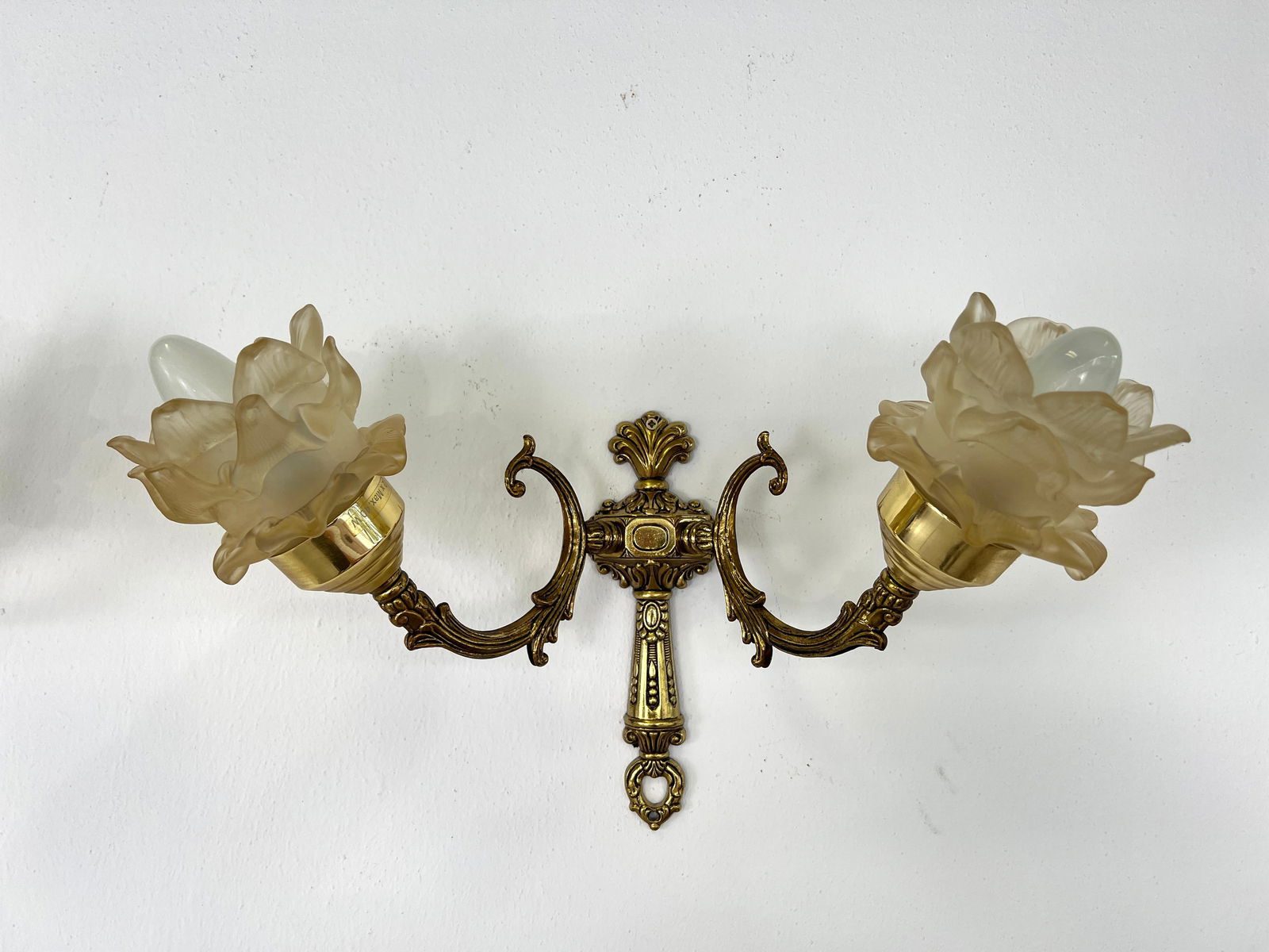 (2) FRENCH FLOWER SHAPED SCONCES (1 of 8)