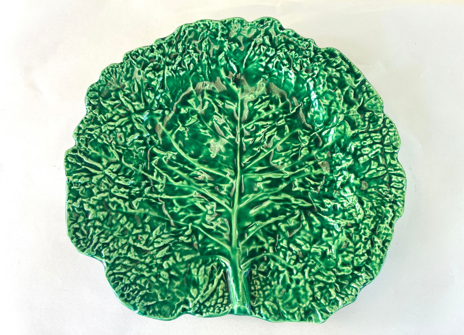 ANTIQUE PORTUGUESE MAJOLICA CABBAGE PLATE (1 of 6)