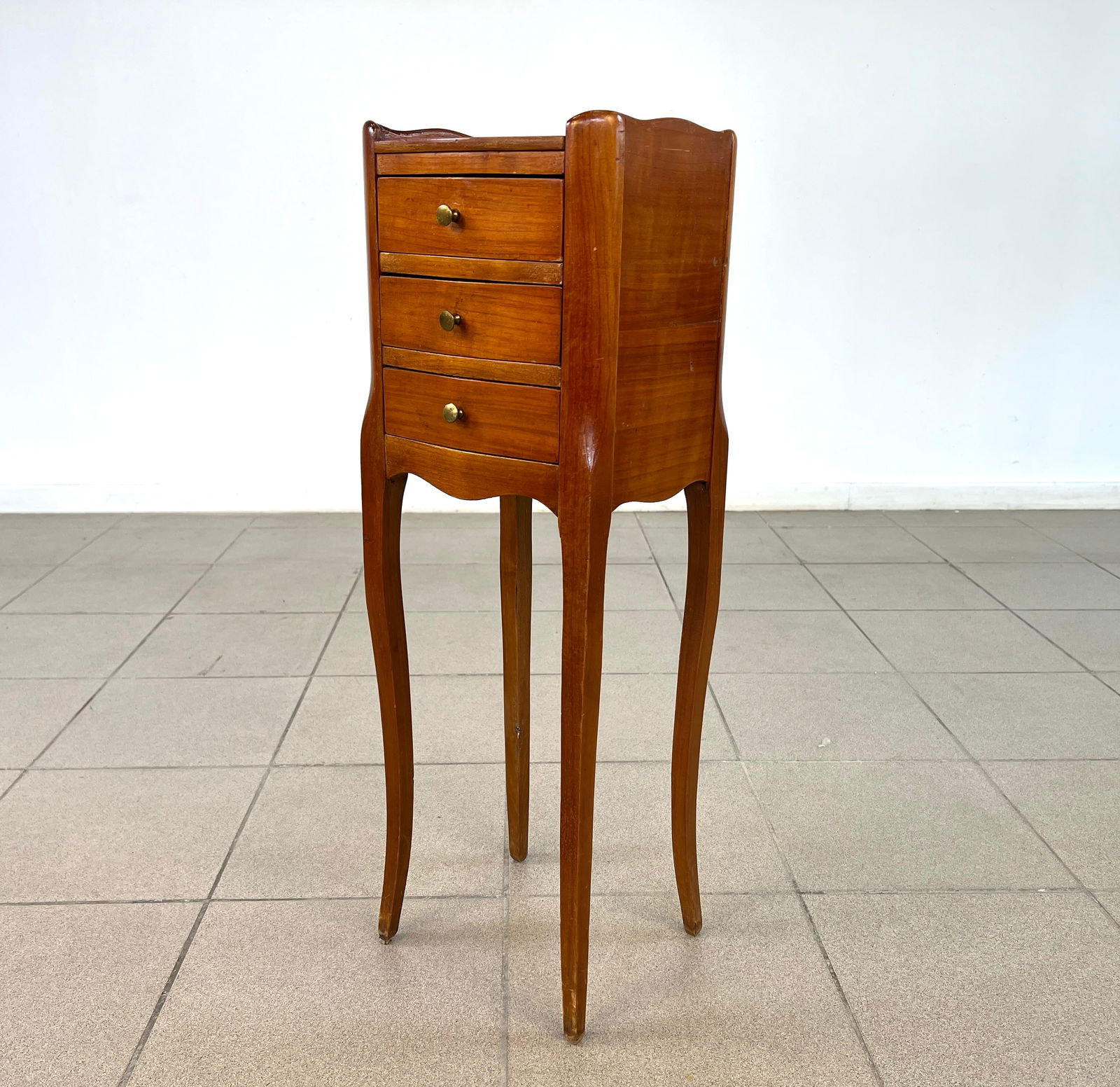 FRENCH LOUIS XV STYLE SIDE TABLE (1 of 10)