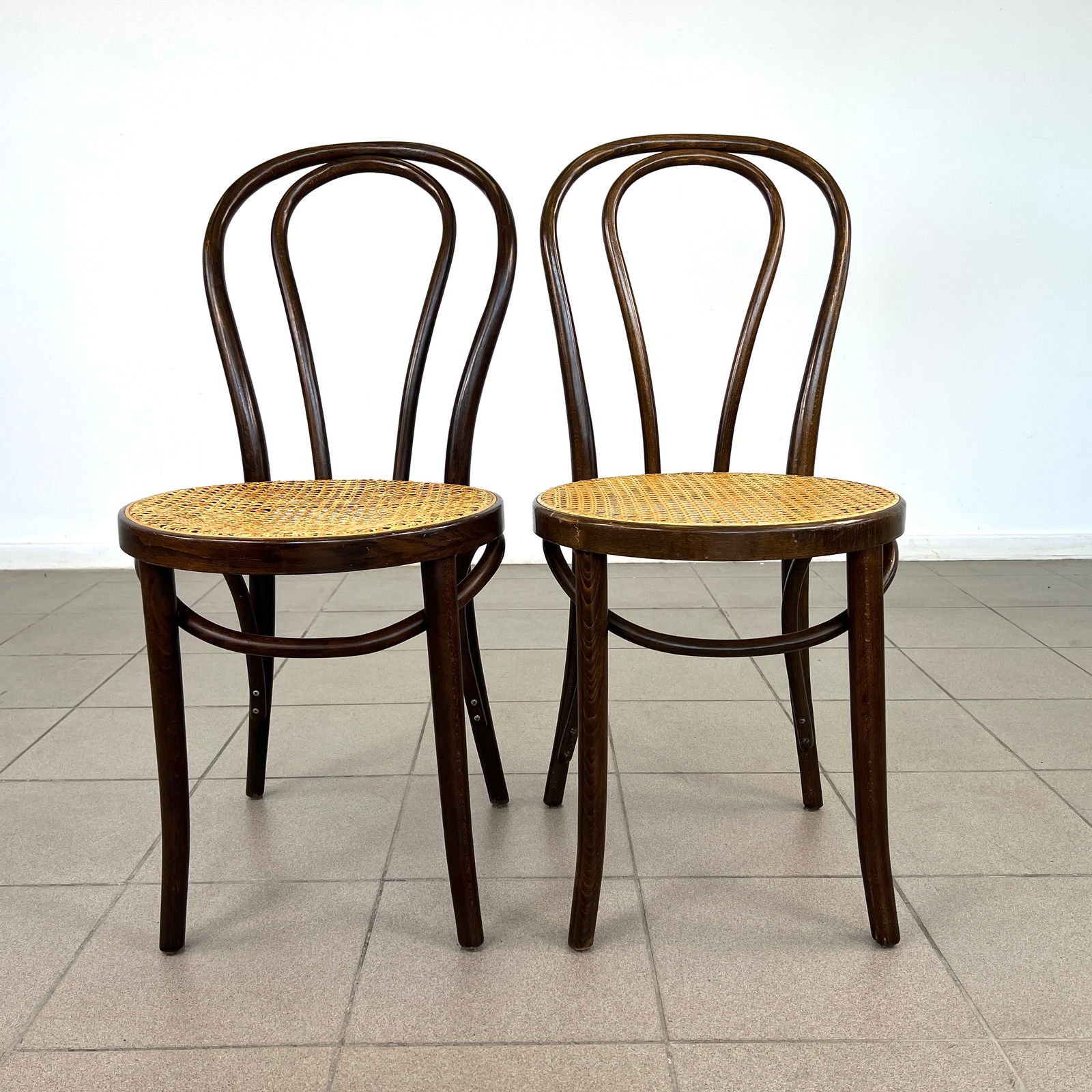 (2) BENTWOOD THONET SIDE CHAIRS (1 of 11)