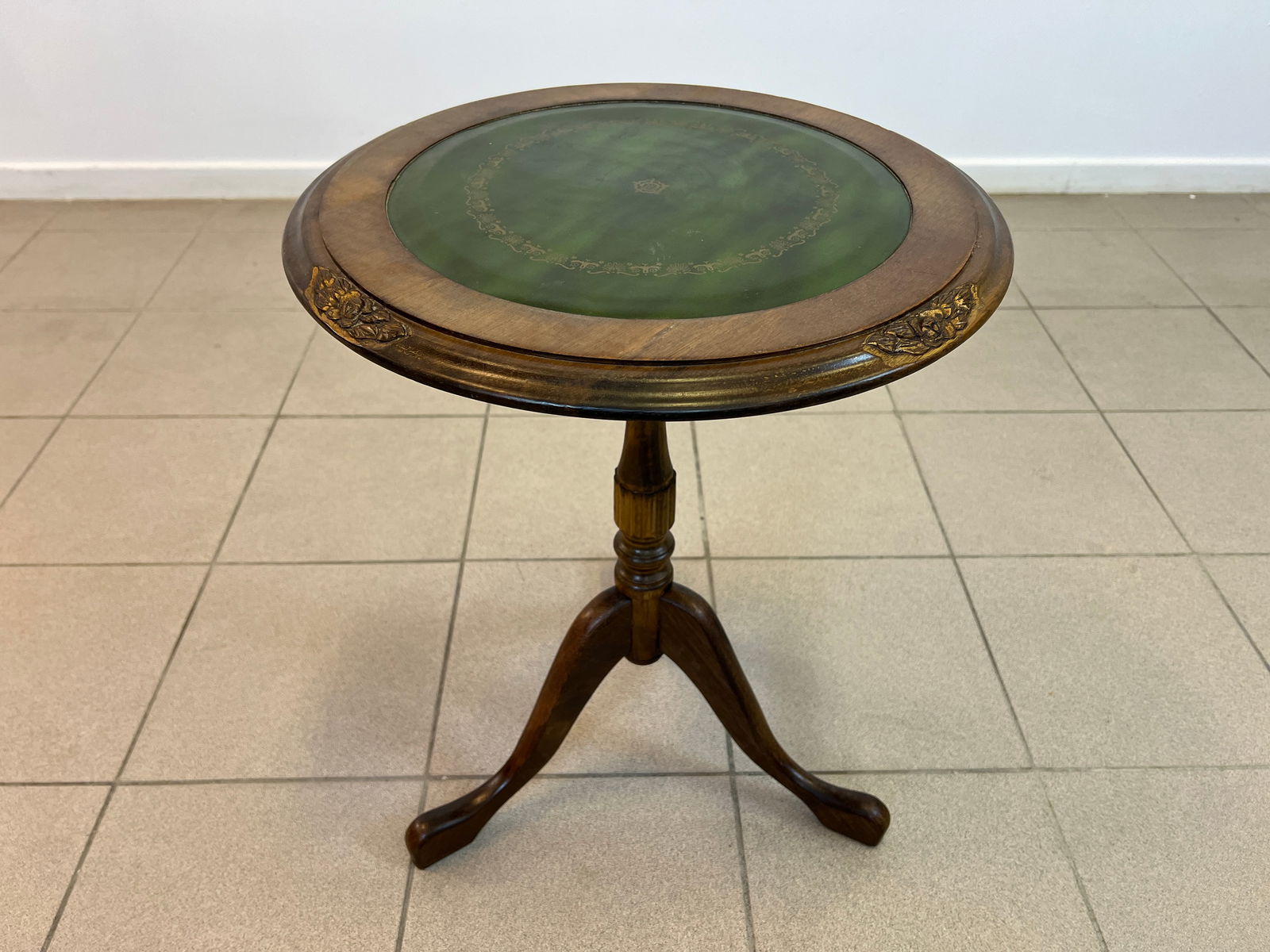 VICTORIAN GREEN LEATHER TOP SIDE TABLE (1 of 6)