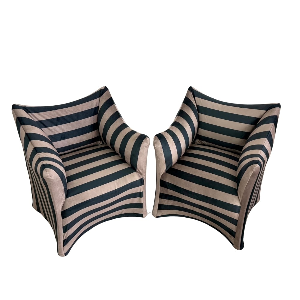 ITALIAN ARMCHAIRS MANNER OF CASSINA, A PAIR (1 of 13)