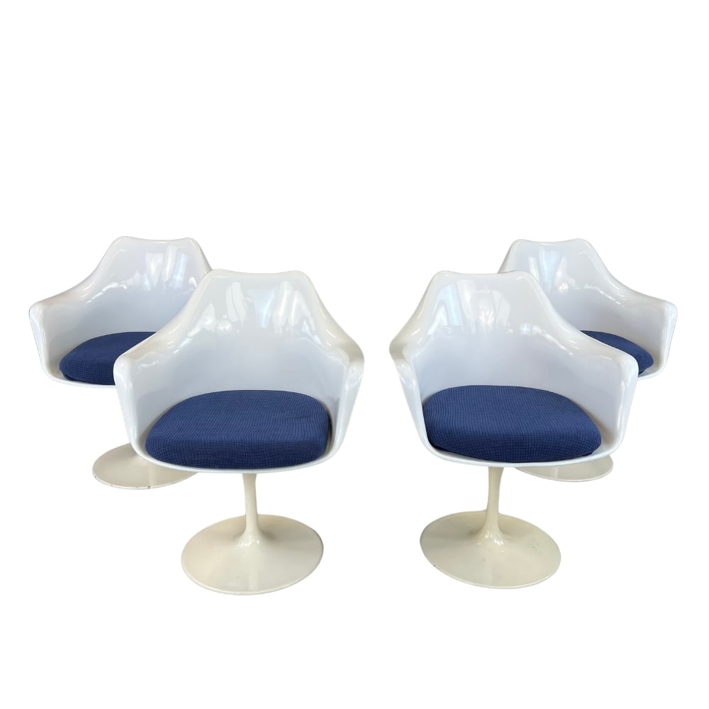 (4) TULIP ARMCHAIRS MANNER OF EERO SAARINEN FOR KNOLL: Dimensions: H 32” x W 27” x D 22” x SH 20”. Set of 4 swivel Tulip armchairs in the manner of Eero Saarinen for Knoll from 1970s, with upholstered in blue fabric seats.