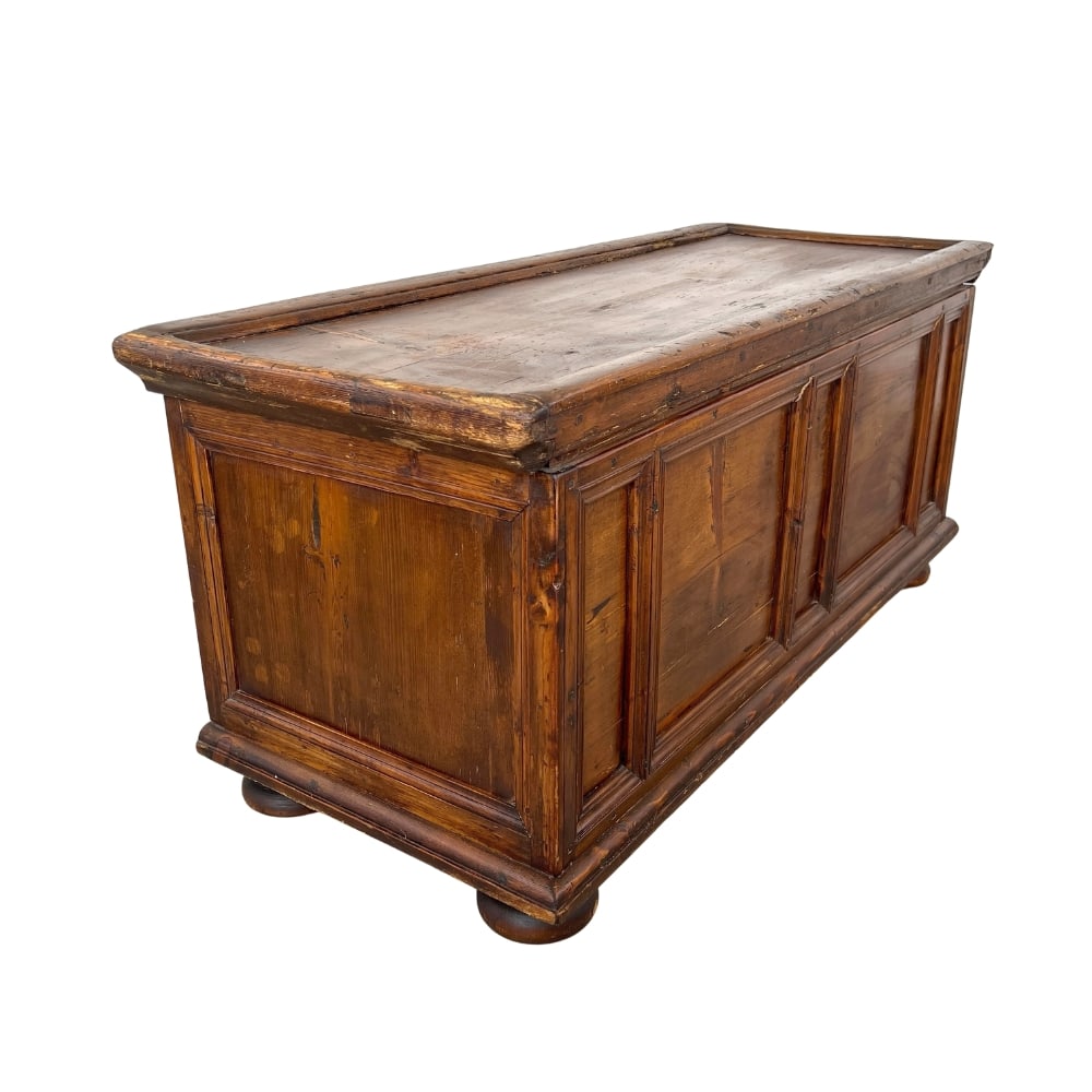 17c FRENCH PINE CHEST (1 of 12)