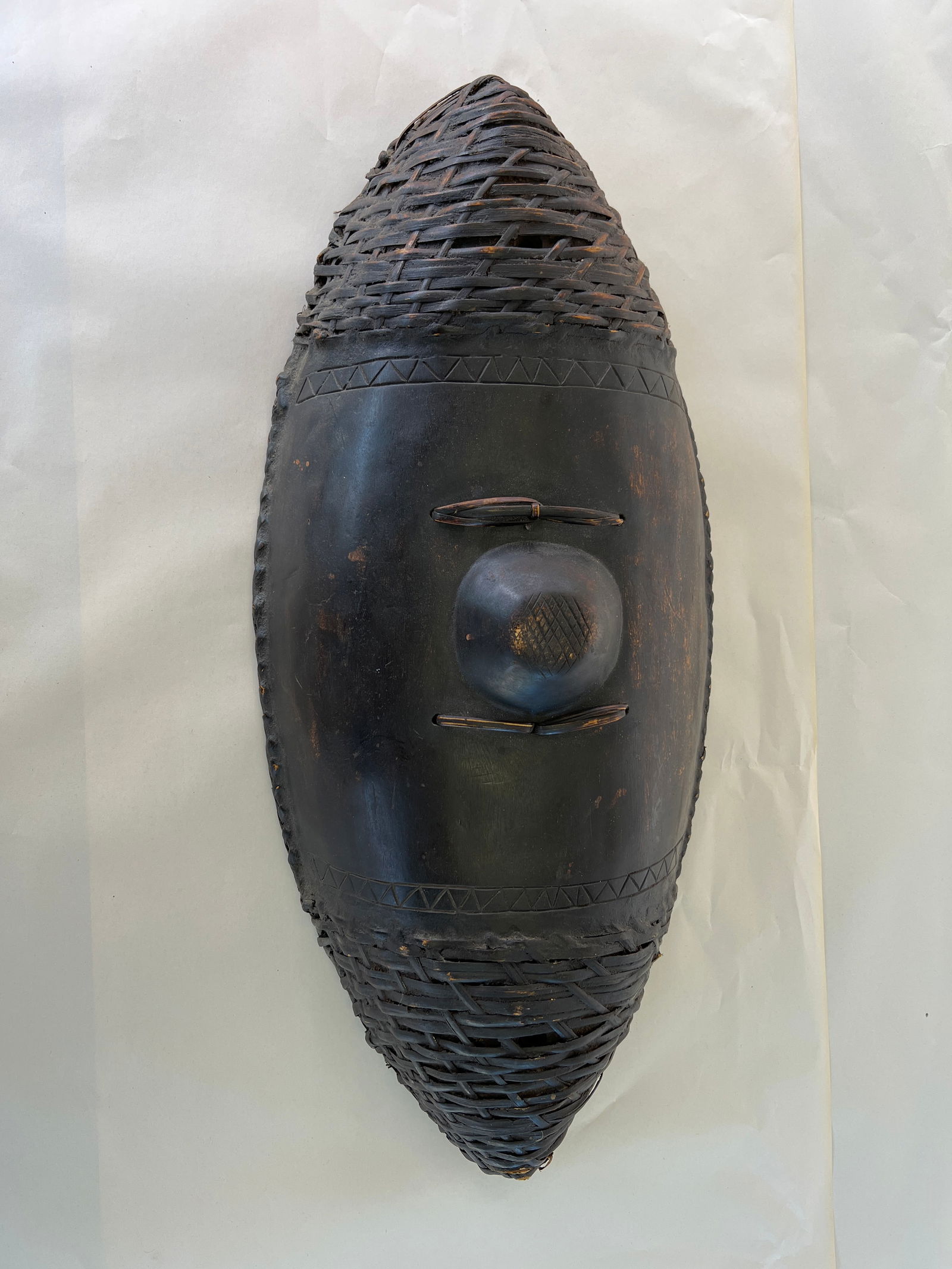 ANTIQUE HAND CARVED AFRICAN SHIELD (1 of 11)