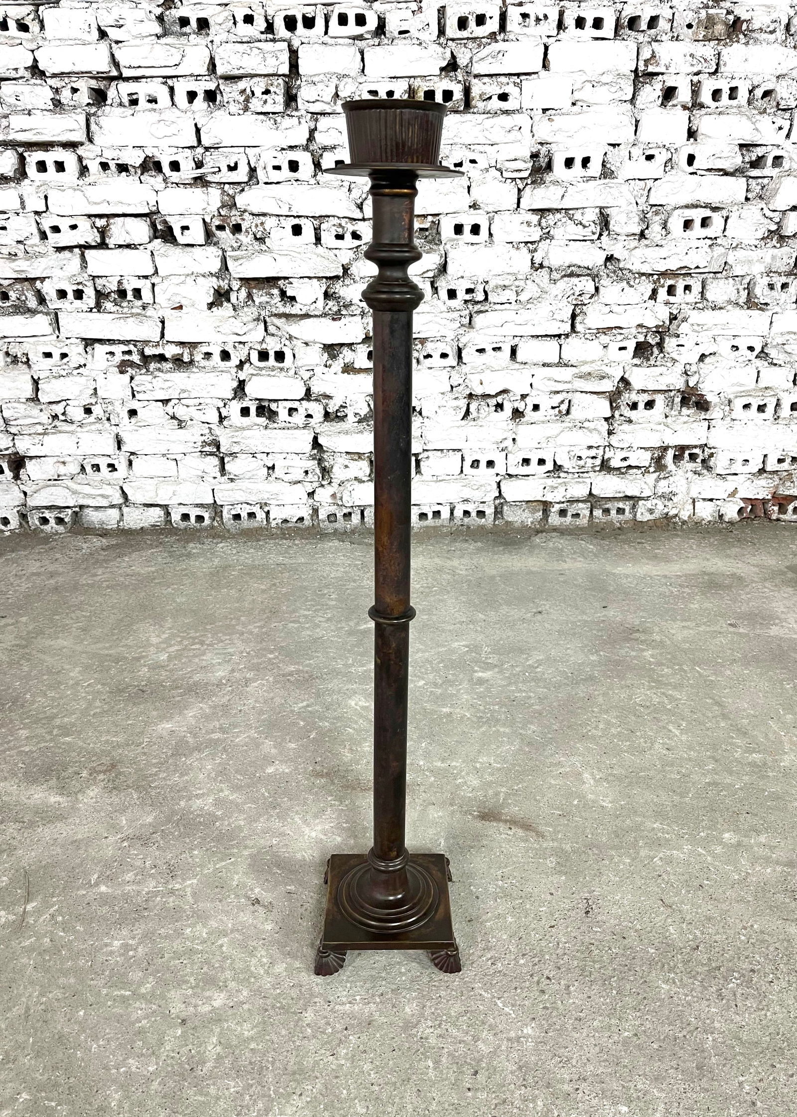 VINTAGE CAST IRON CANDLE HOLDER (1 of 4)