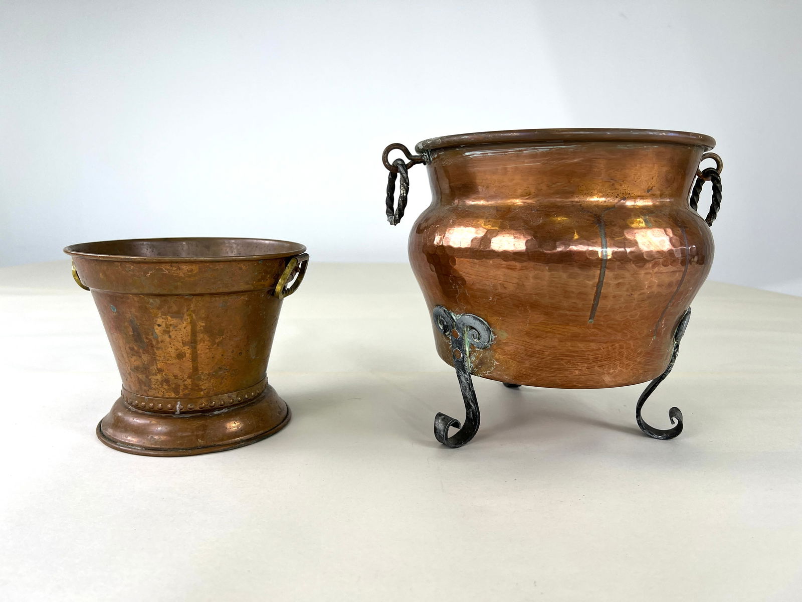 (4) ANTIQUE COPPER PLANT POTS: Dimensions: H 8.5” x W 8”/ H 5.3” x W 6.7”/ H 8” x W 8”/ W 9.5” x D 3.7”. Set of 4 Antique copper and wrought iron plant pots. Flat rate shipping to US