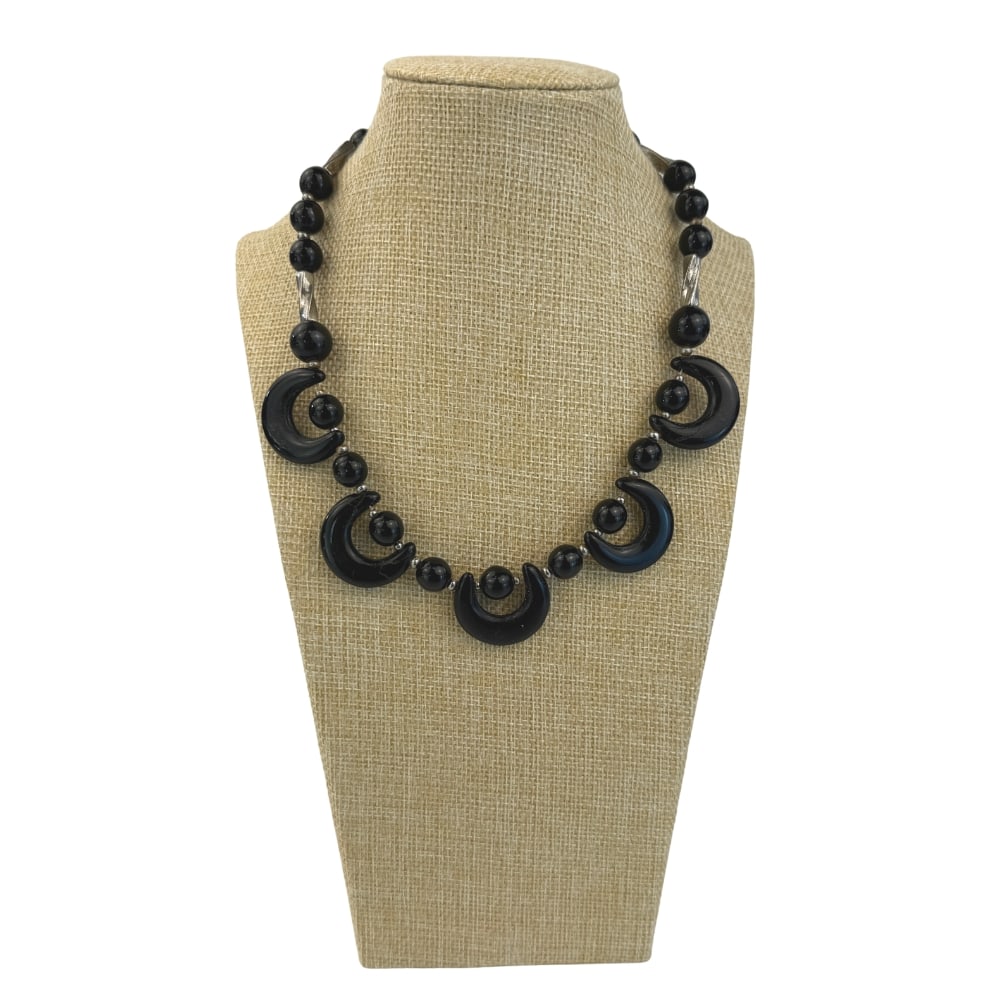 VINTAGE NECKLACE: Dimensions: W 8”. Vintage black bead pendant necklace.