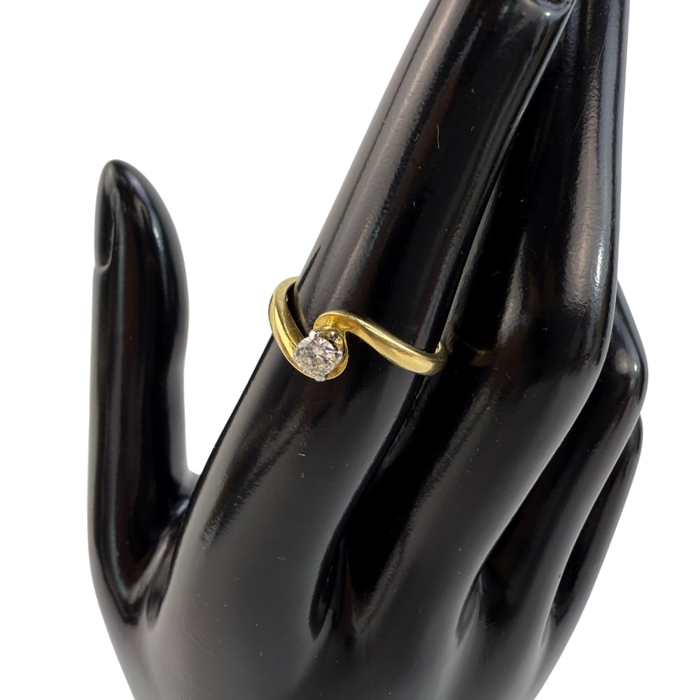 LADIES DIAMOND GOLD RING: Size 5.5. 18k yellow gold ring with appx. .3 carat natural diamond