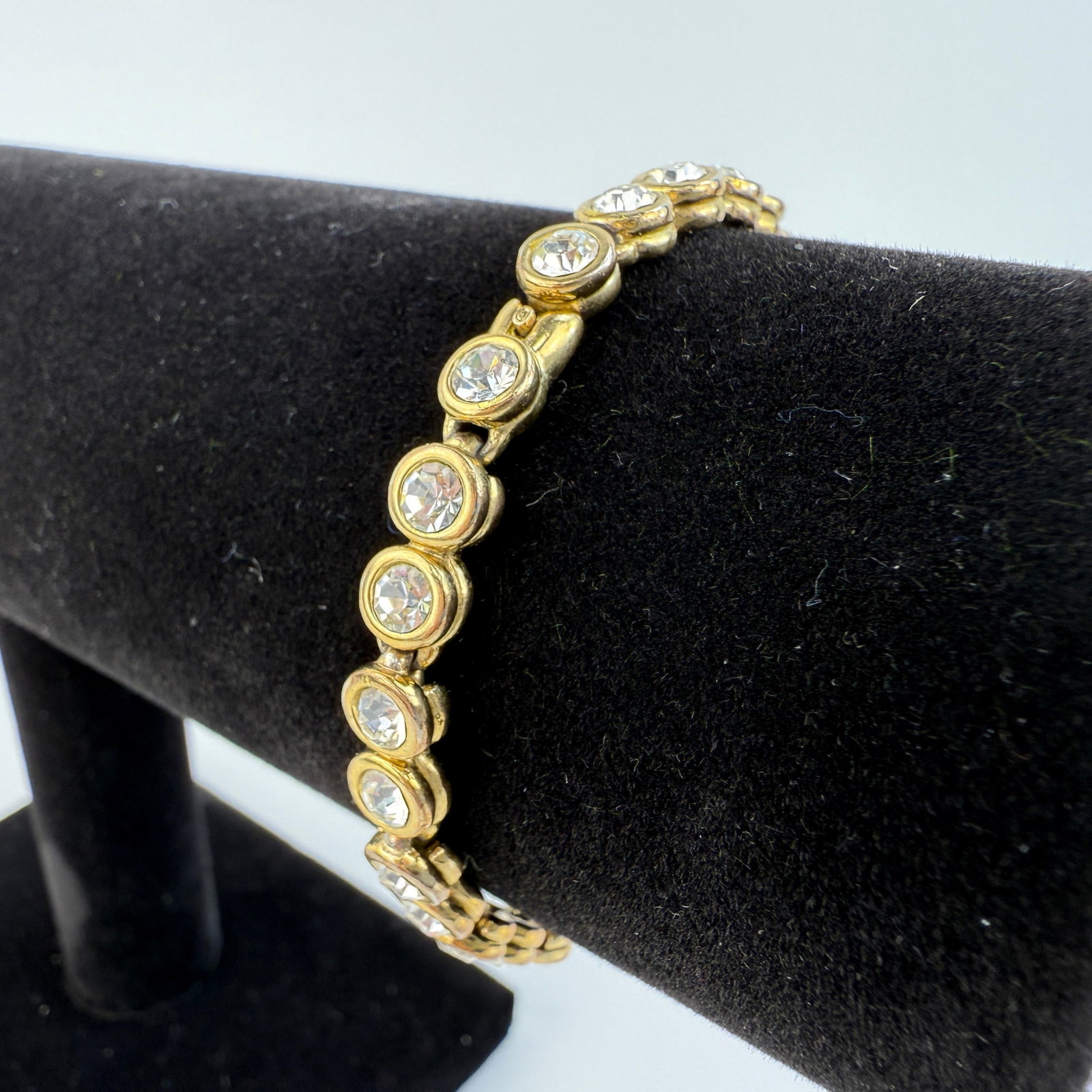 GOLD PLATED TENNIS BRACELET: Dimensions: W 7”. Vintage gold plated tennis bracelet with natural stones.