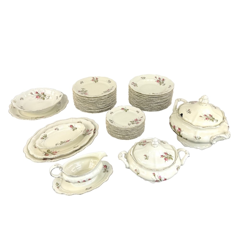 ROSENTHAL GERMANY POMPADOUR MOSS ROSE DINNERWARE SET: Rosenthal Germany Pompadour Moss Rose dinnerware set for 12. Features: 1 vegetable bowl, 1 soup bowl, 1 gravy bowl, 3 oval serving platters, 2 serving bowls, 12 dinner plates, 12 salad plates, 12 dess