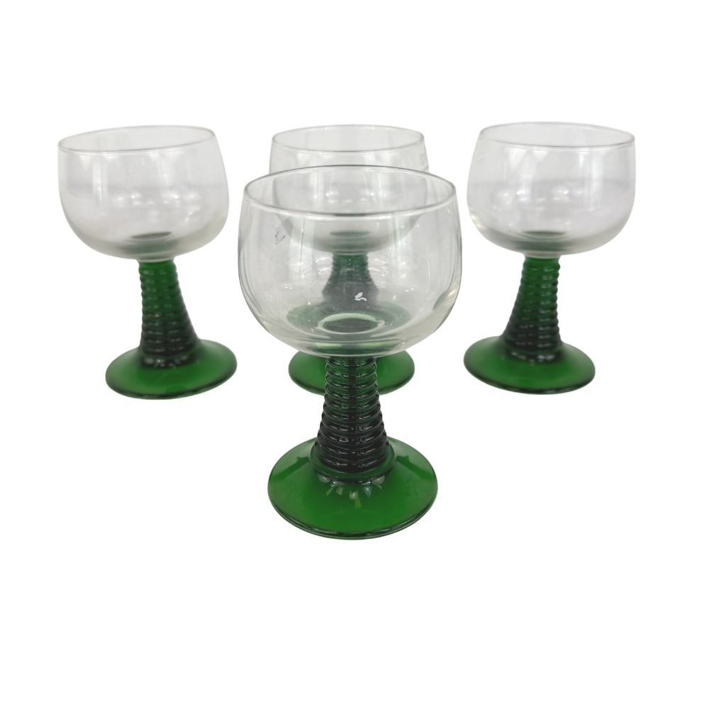 (4) FRENCH LUMINARC WINE GLASSES: Dimensions: H 4.7” x W 2.5”. Set of 4 French Luminarc emerald green stem wine glasses.
