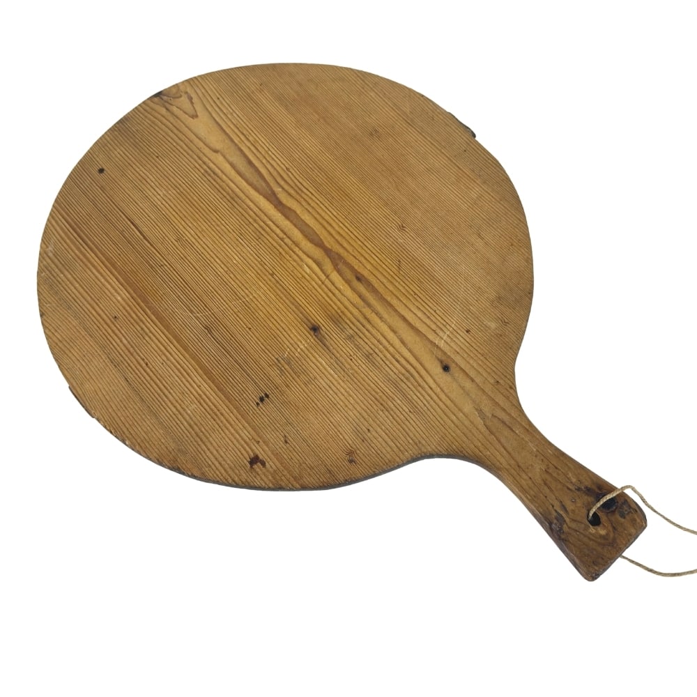 RUSTIC WOODEN CUTTING BOARD (1 of 5)