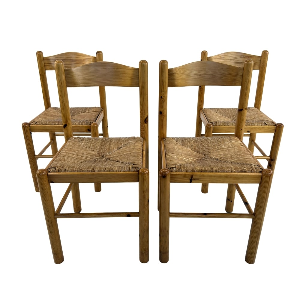 (4) VINTAGE RUSH DINING CHAIRS, 1970s: Dimensions: H 32” x W 16” x D 18” x SH 18.3”. Set of 4 Vintage solid pine dining chairs with original rush seats.