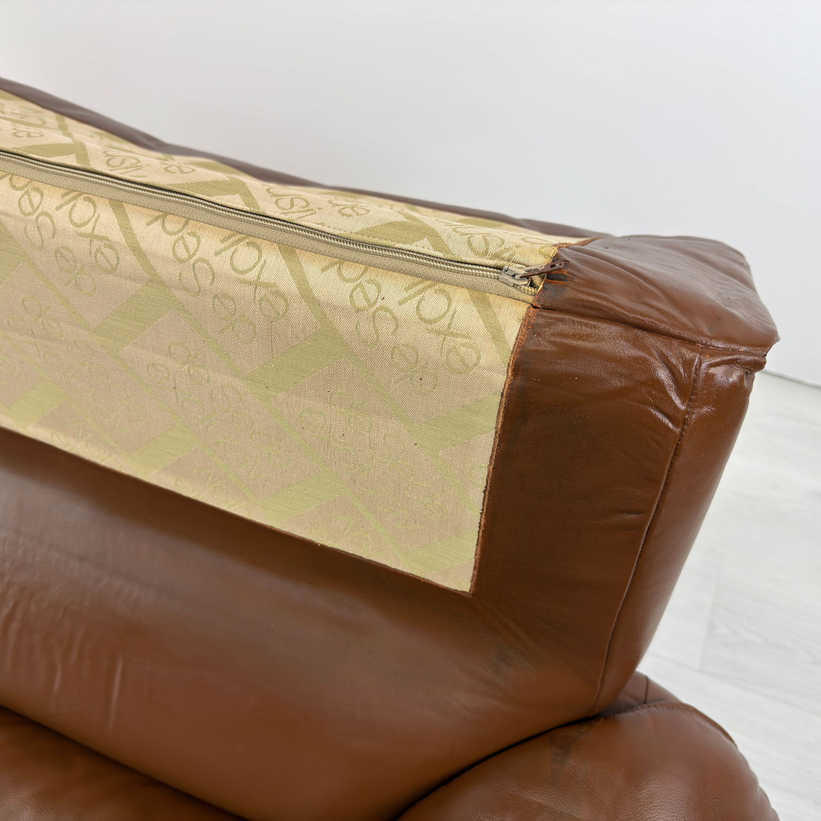 DE SEDE DS-2011 LEATHER SOFA - 12