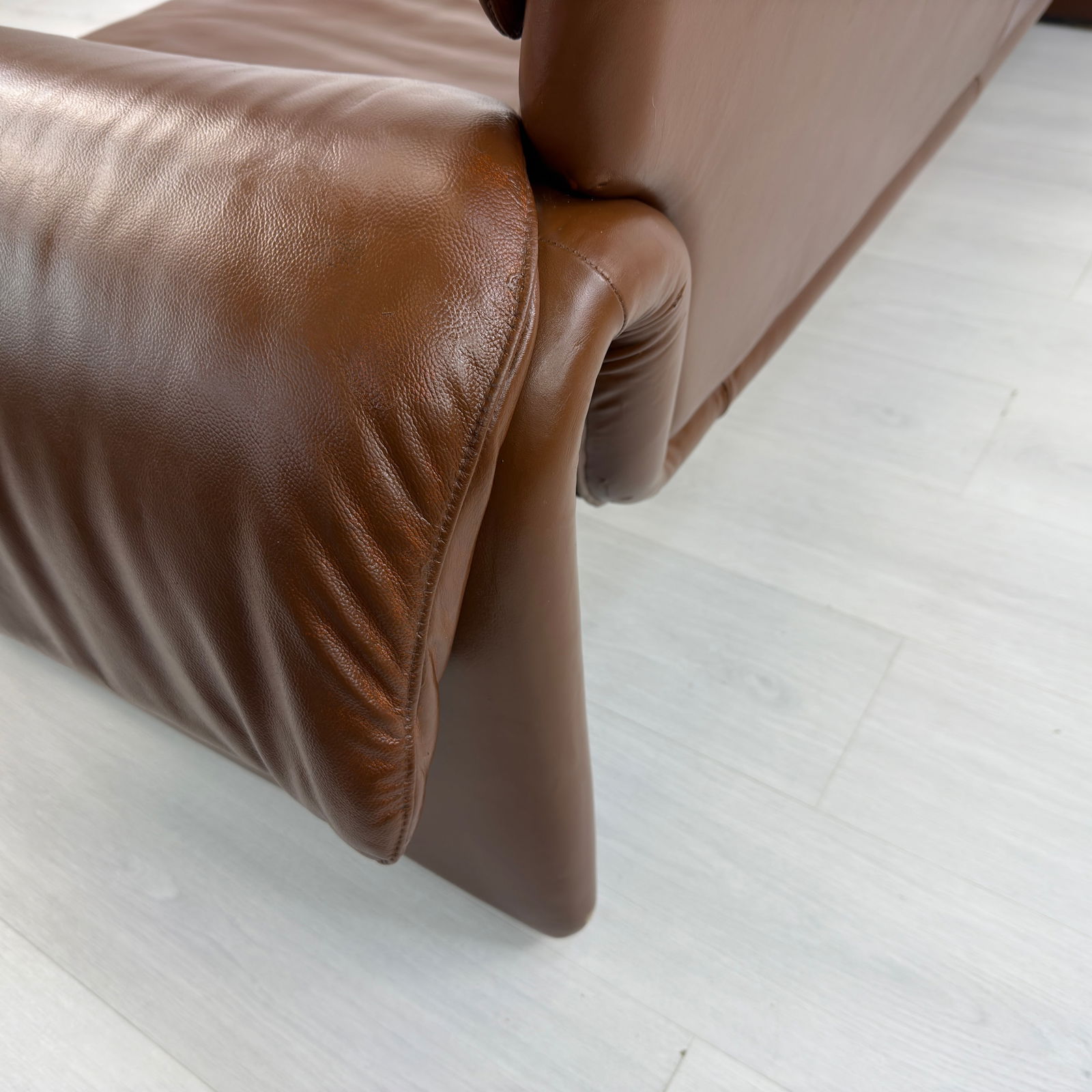 DE SEDE DS-2011 LEATHER SOFA - 14