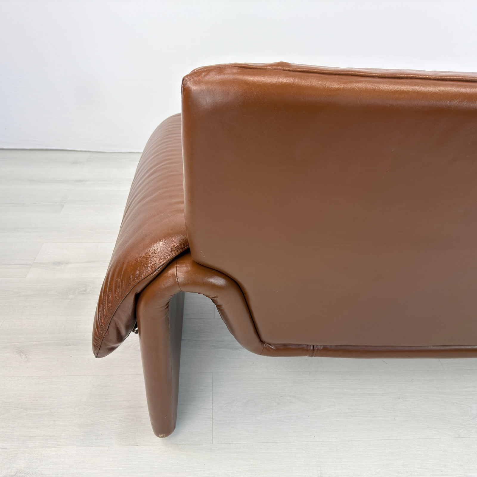 DE SEDE DS-2011 LEATHER SOFA - 15