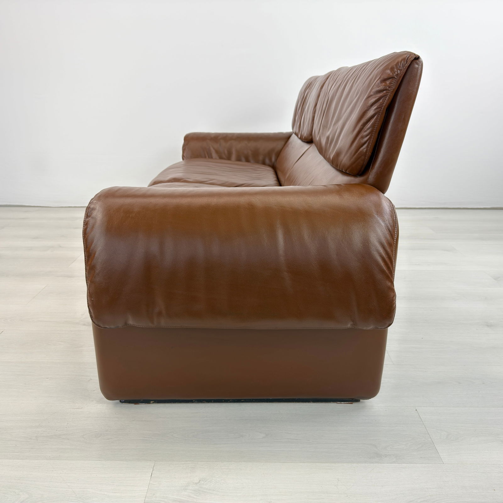 DE SEDE DS-2011 LEATHER SOFA - 5